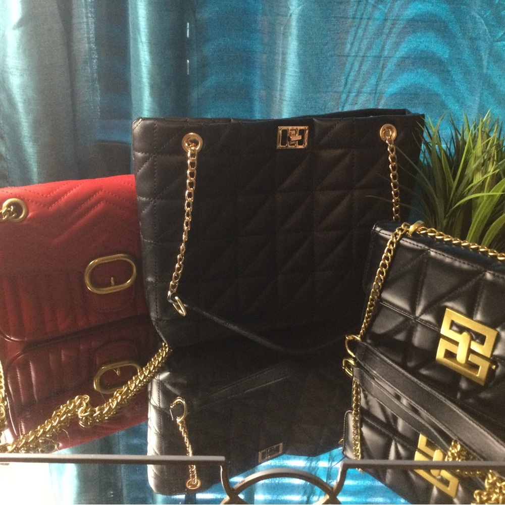 All three Adorable purses for $10. Great for a teen! Excellent Condition.